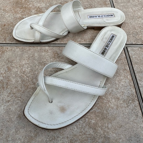 Manolo Blahnik
Susa Flat Leather Sandals - Picture 8 of 15